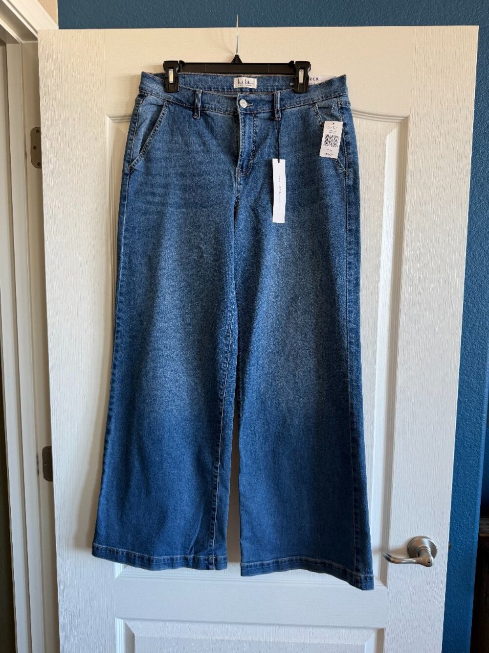 Nicole Miller Mid rise Palazzo jeans, size 8